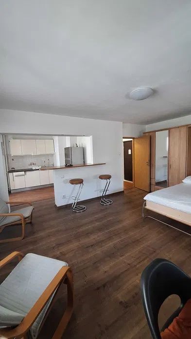 Garsoniera de inchiriat | Unirii | Zona centrala | Metrou | Mobilat – fotografia 1 din 8