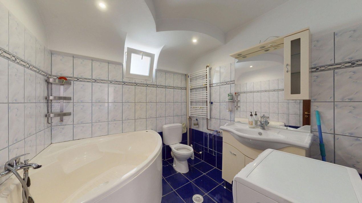 Vila cu 8 camere de vanzare  / teren 840 mp.  -  Prelungirea Ghencea – fotografia 22 din 33
