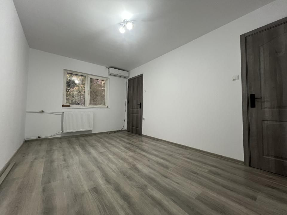 Garsoniera 22 mp, parter, renovata, bucatarie separata - Buziasului – fotografia 3 din 7