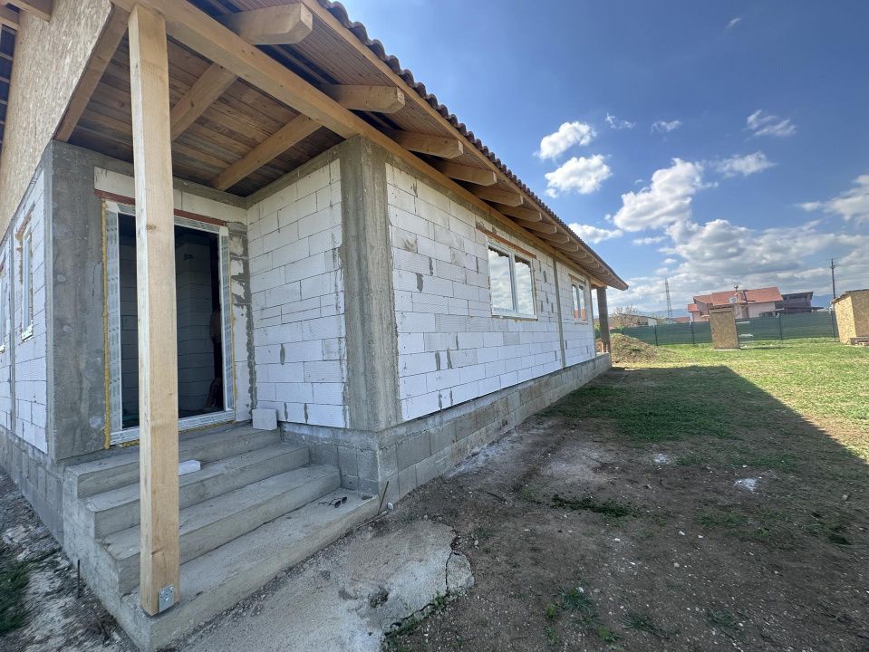 Casa in Rosu Teren 570 mp sau 1134 mp Terasa mare imprejmuit Barabant Alba – fotografia 3 din 21