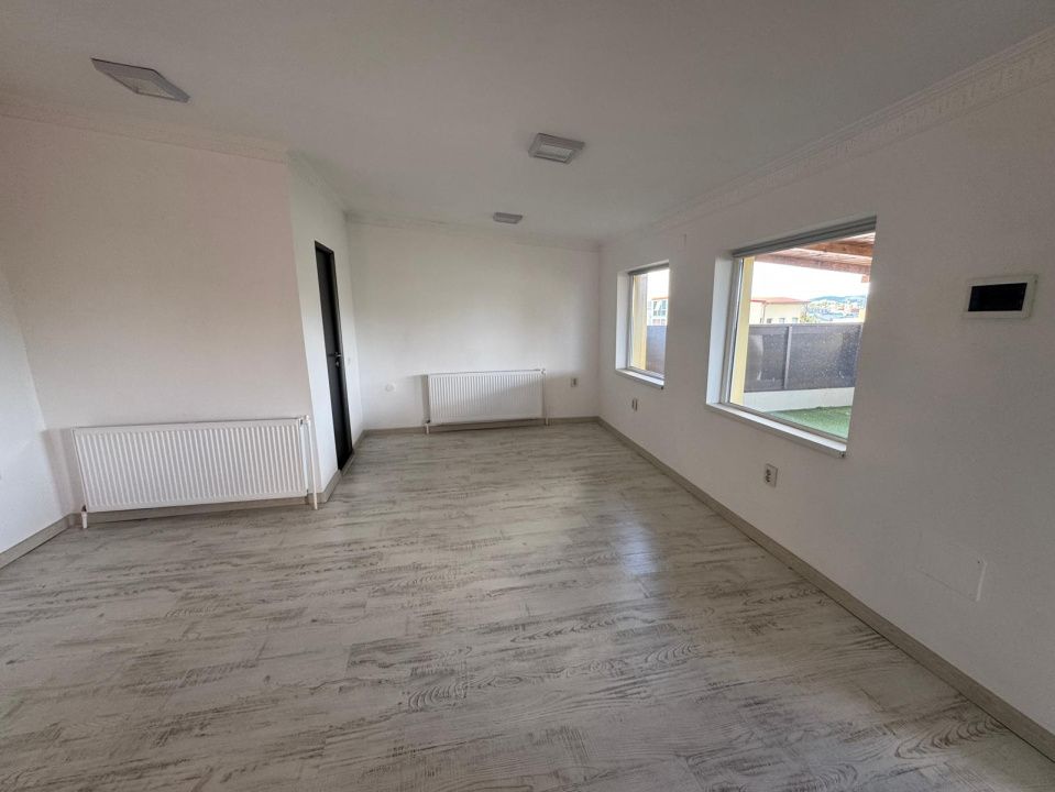 Închiriere casă pentru birouri + 4 garaje, P-ța Cipariu – fotografia 1 din 15
