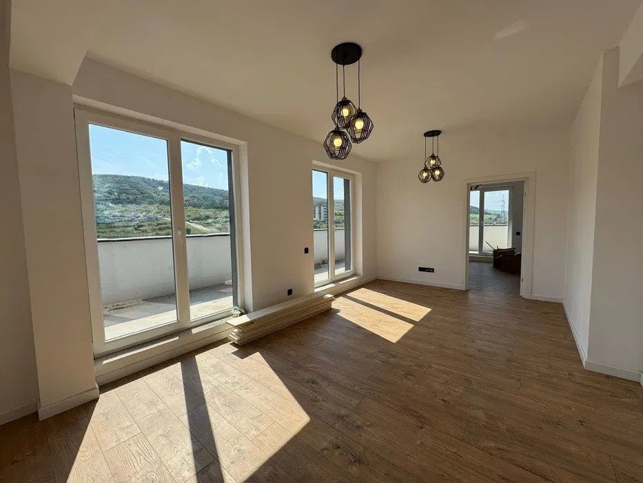 Apartament 2 camere, 52mp, terasa 34mp, garaj, zona Urusagului! – fotografia 1 din 7