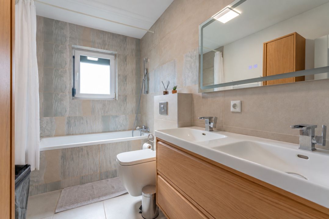 Casa in Harman, cu 4 dormitoare, terasa generoasa si teren de 652 mp – fotografia 8 din 39