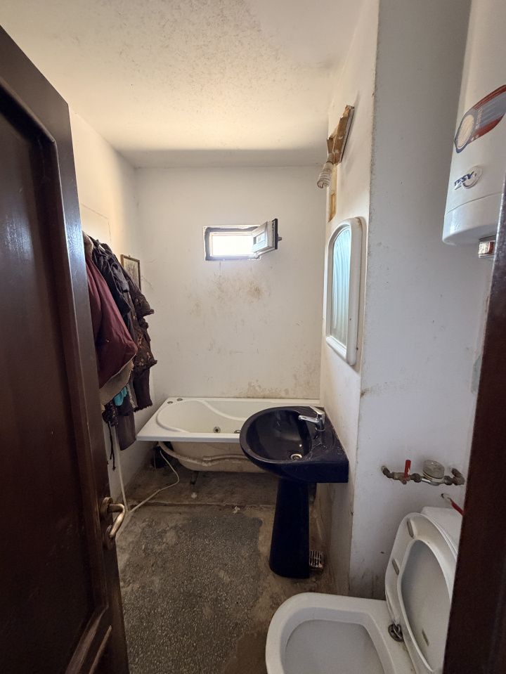 Oportunitate - Apartament 3 camere de renovat - zona Frigocom – fotografia 3 din 7