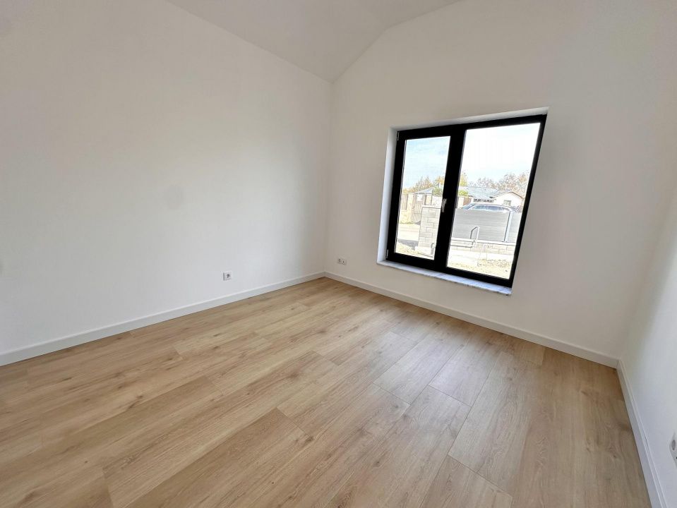CASA NOUA I 90 MP I FINISATA LA CHEIE I ASFALT I TOATE UTILITATILE I – fotografia 14 din 21