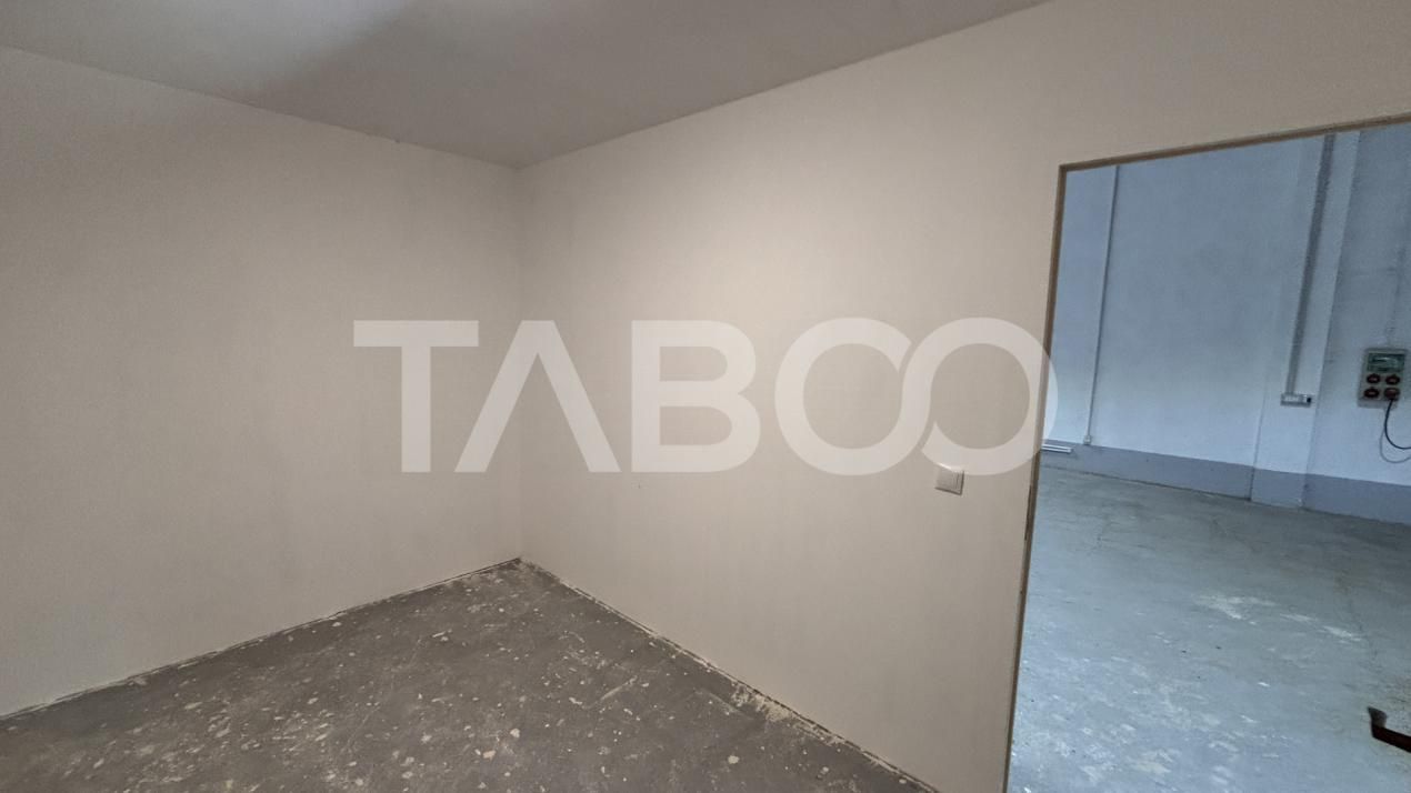 Spatiu comercial de inchiriat 250mpu renovat modern cu acces tir – fotografia 4 din 13