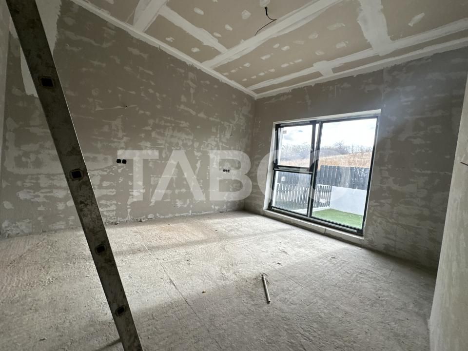 Casa individuala semifinisata alipita prin garaj de vanzare in Dezmir – fotografia 7 din 8