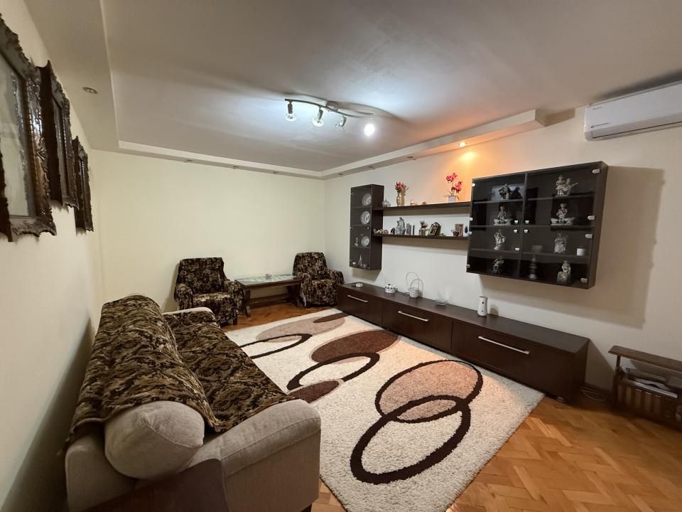Apartament cu 3 camere, decomandat, 65 mp utili, etaj 4 cu acoperis - Soarelui – fotografia 1 din 11