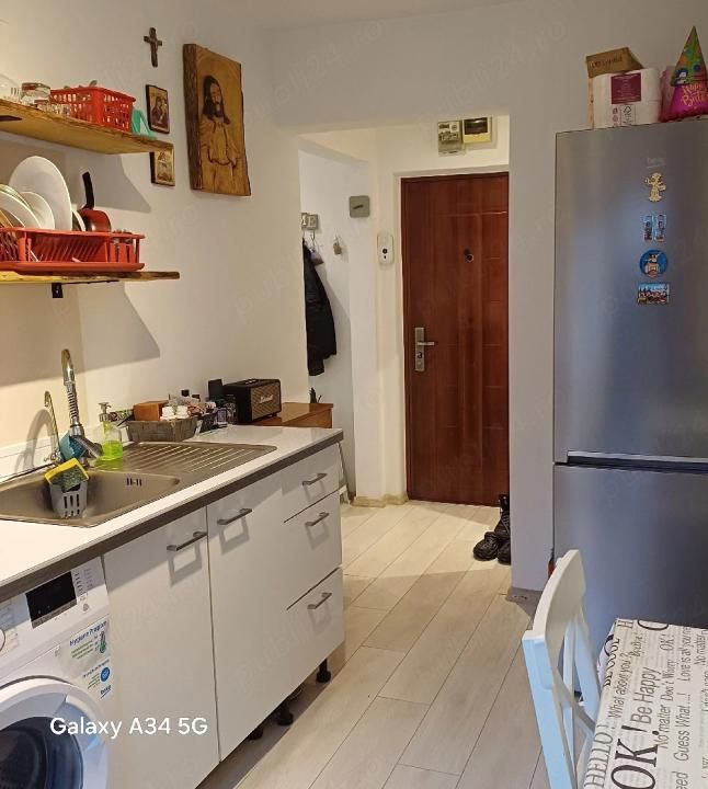 Apartament 3 camere Zona Ciresica – fotografia 4 din 6