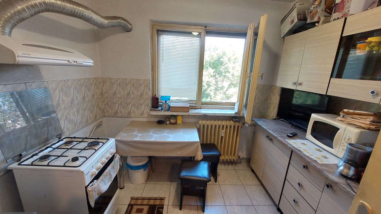 Apartament 3 camere decomandat, etajul 4, 1 Mai zona Insula – fotografia 4 din 7