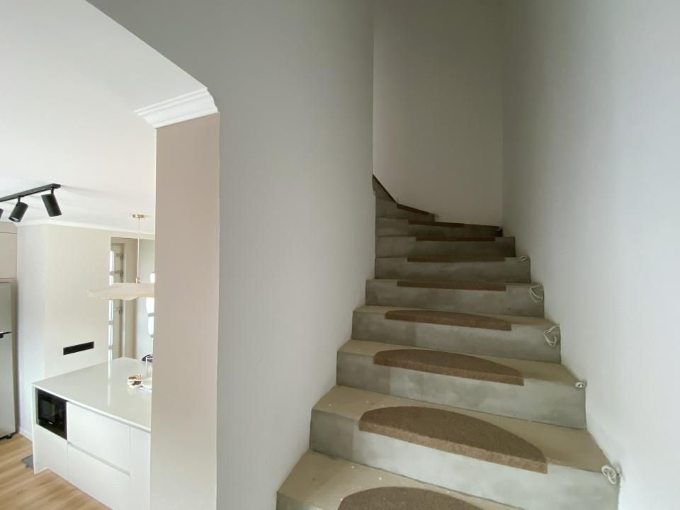 Duplex cu 4 camere 2 bai si curte libera 200 mp in Cisnadie – fotografia 18 din 19