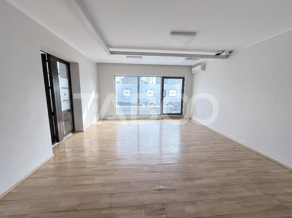 Cladire de birouri cu spatiu comercial la parter si 6 locuri parcare – fotografia 1 din 13
