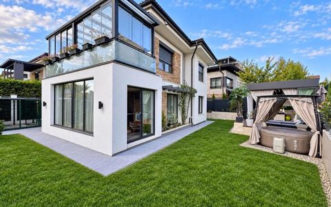 Unitate Duplex, 120 Mp, ultrafinisata, jacuzii, 2 terase
