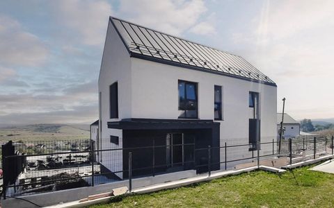 Casă unifamilială, 137 mp utili, teren 410 mp, terasă panoramică | Dezmir