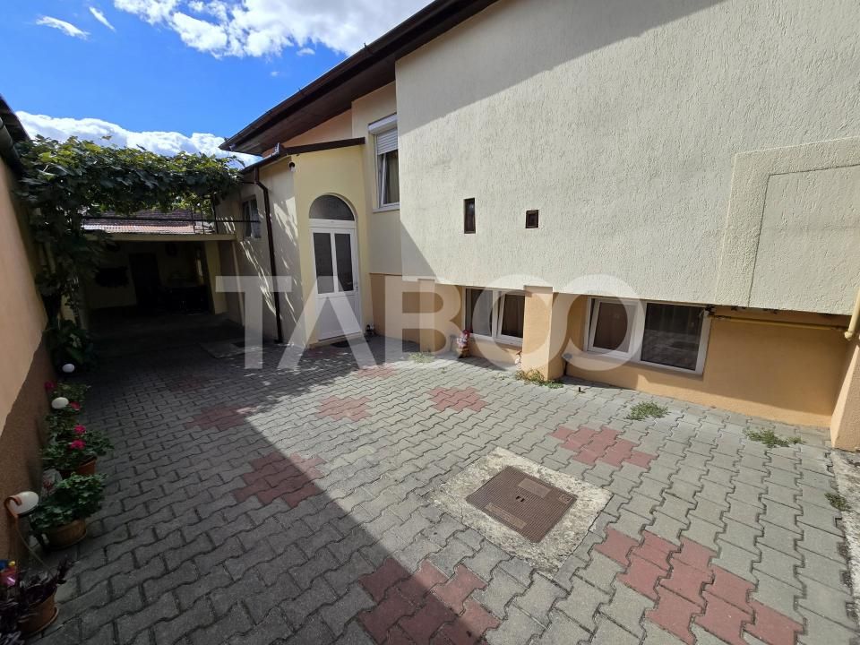Casa individuala de vanzare cu teren 237 mp garaj in zona Lupeni Sibiu – fotografia 3 din 32