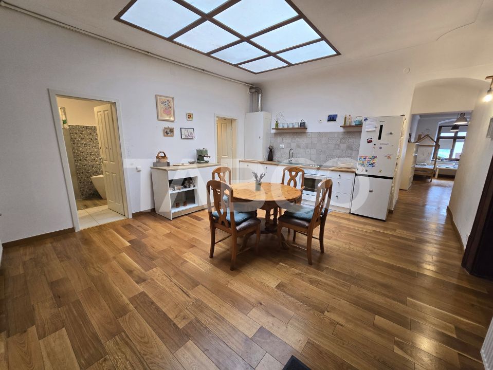 Apartament decomandat de vanzare cu pivnita in Centrul Istoric Sibiu – fotografia 3 din 13