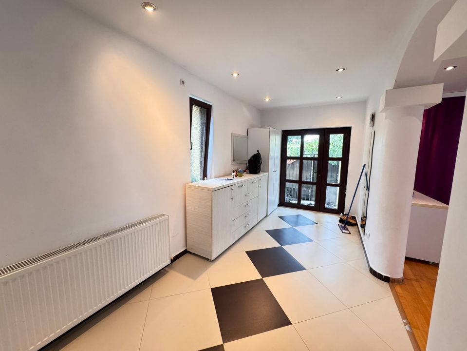 Vila premium de vanzare in Palas | Curte si parcare – fotografia 11 din 12