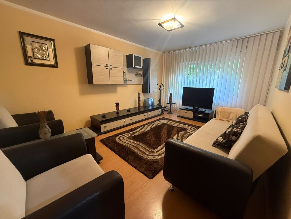 Apartament 2 camere, semidecomandat, 64 mp, zona Liceul Pedagogic – fotografia 1 din 11