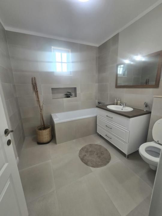 Casă individuală mobilată | 303 mp utili | Teren 870 mp | Sălicea - intrare – fotografia 12 din 14