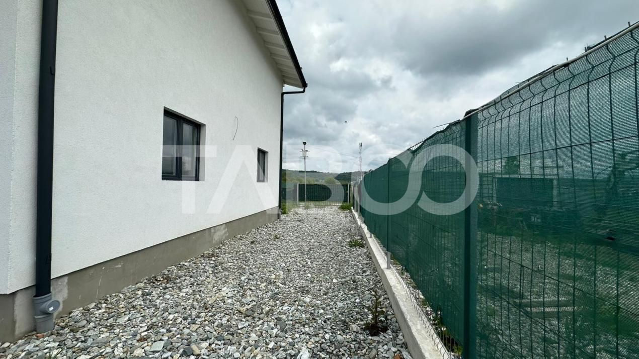 Casa tip duplex cu acces 2 strazi cu curte libera 195 mp Mohu Sibiu – fotografia 12 din 13