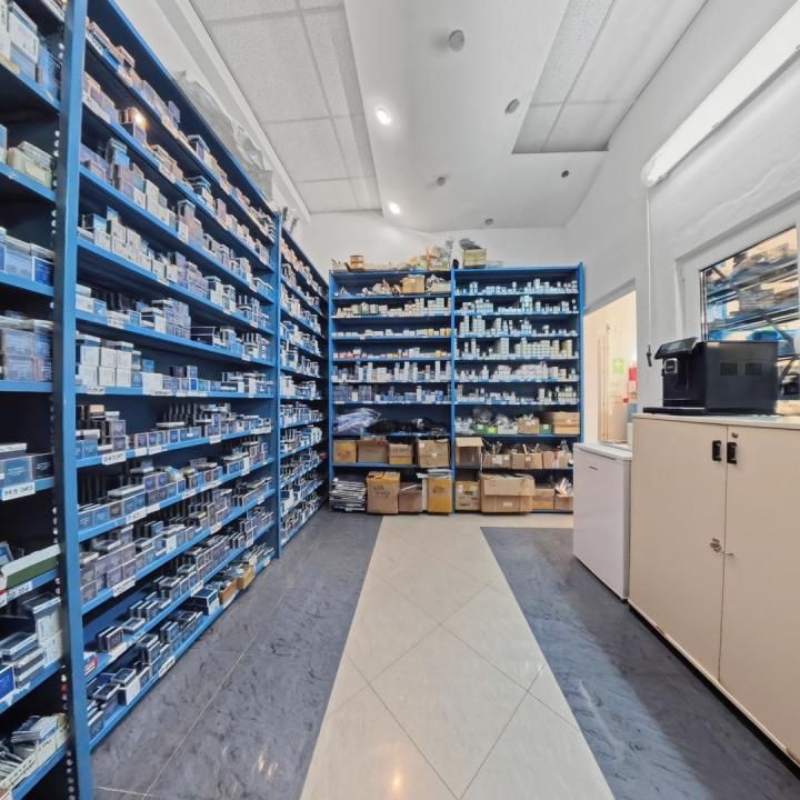 Showroom și birouri pe Calea Romanului – 550 mp, proprietate închiriată – fotografia 6 din 16