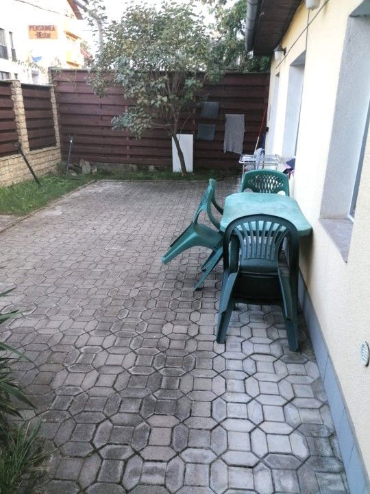 Zona UMF, casa de inchiriat cu curte – fotografia 12 din 13