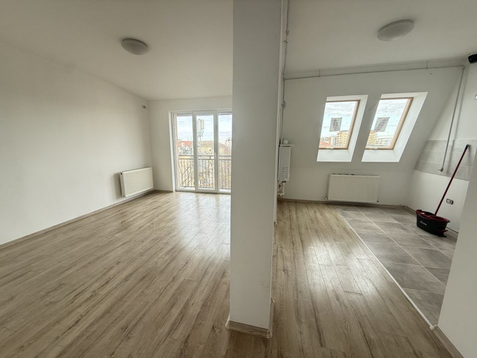 Apartament luminos, 3 camere, decomandat, 75 mp - Aradului – fotografia 2 din 8