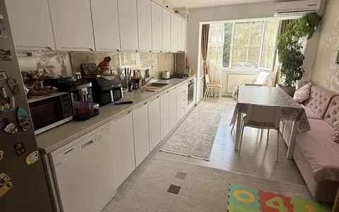 Apartament 3 camere, 60 mp,balcon, 2 parcari, zona Florilor