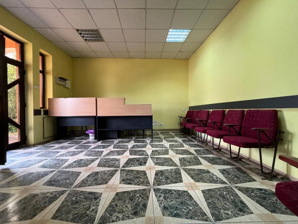 Casă în centrul comunei Corbii Mari, ideală pentru birouri, cabinet sau locuit – fotografia 7 din 14