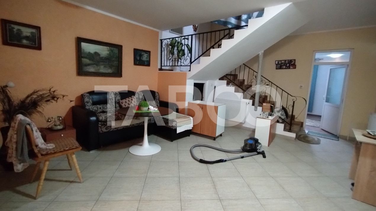 Afacere si locuinta cu teren de 1450 mp de vanzare in Rausor – fotografia 5 din 24