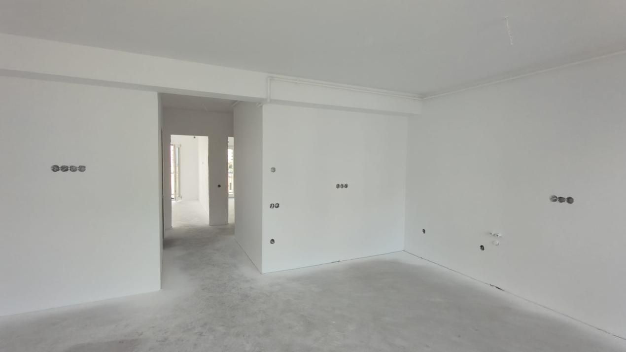 Apartament cu 3 camere si 3 balcoane – fotografia 1 din 12